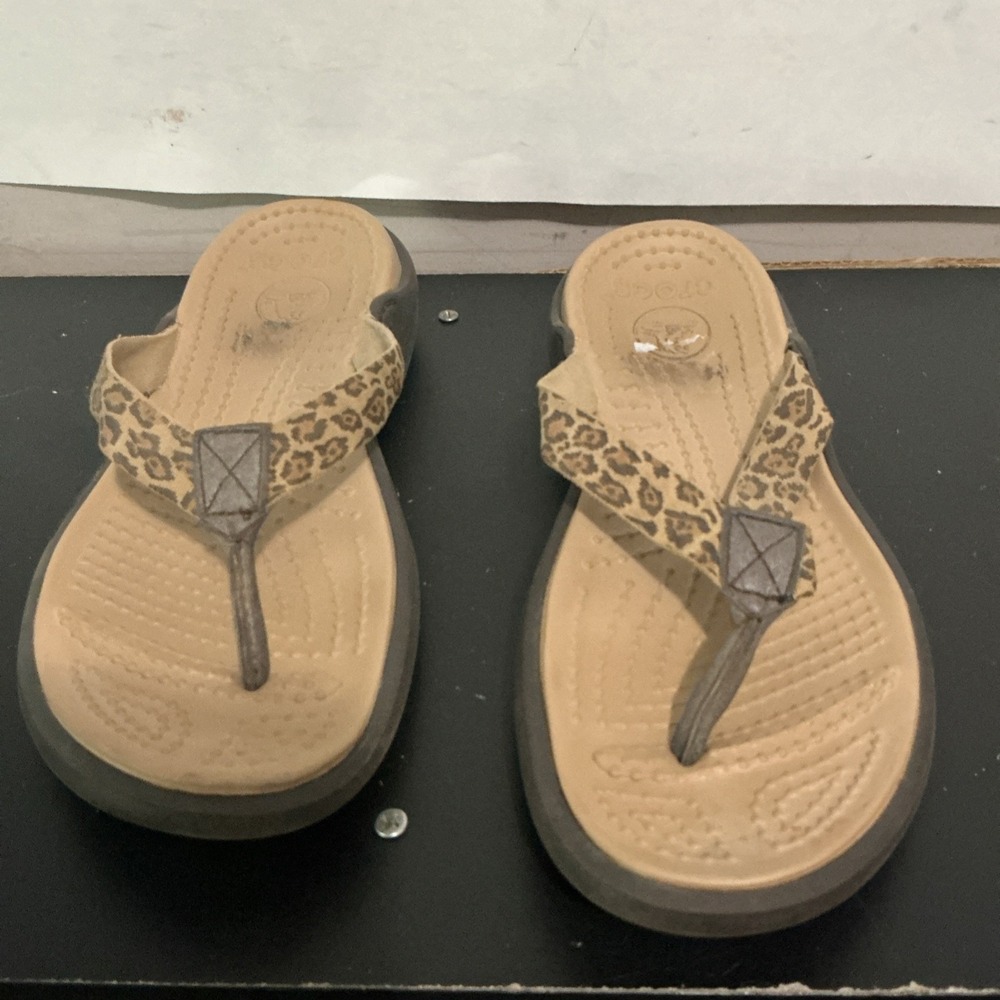 Crocs Capri Flip Flop Sandals Womens 7 Leopard Animal Print Brown Comfort Shoes